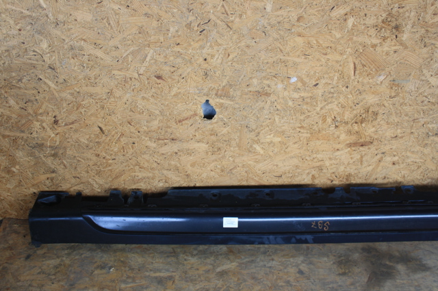 BMW 51777308056 Накладка (молдинг) порога наружная правая в наличии Николаев