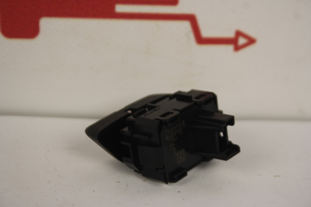 Кнопка блокировки дверей 61316801352 BMW