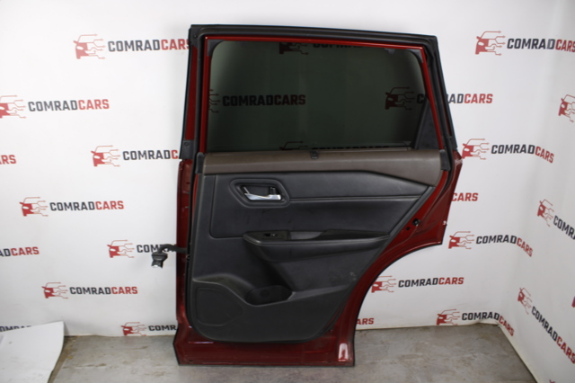 Задняя правая дверь 821006RR0B NISSAN
