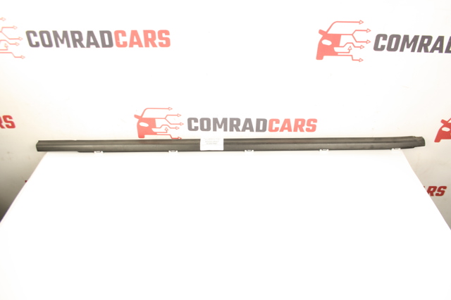 Молдинг опускного стекла нижний, двери передней, правой 82220J9001 HYUNDAI