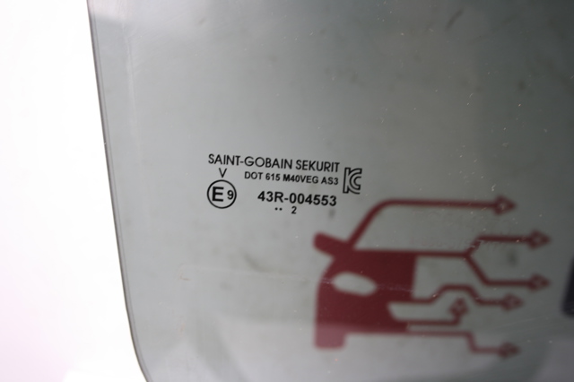 Стекло задней правой двери 823005NA2A NISSAN