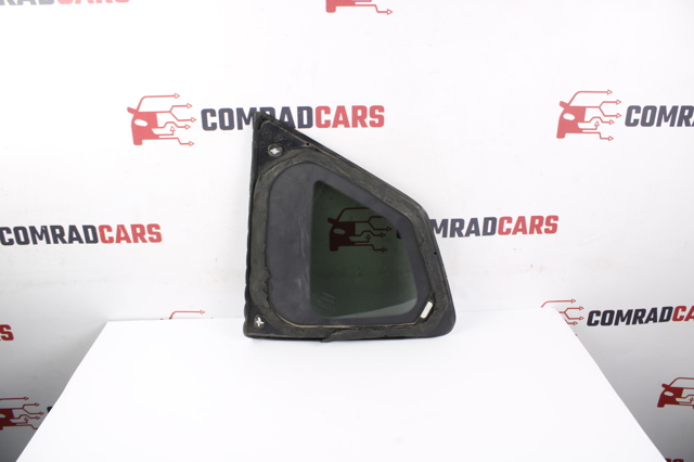 Стекло багажного отсека, правое 833004BA0B NISSAN