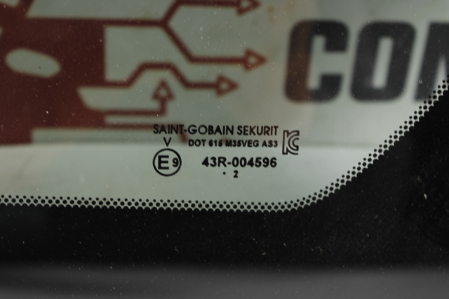 NISSAN 833005NA0A Стекло кузова (багажного отсека) правое в наличии Тернополь