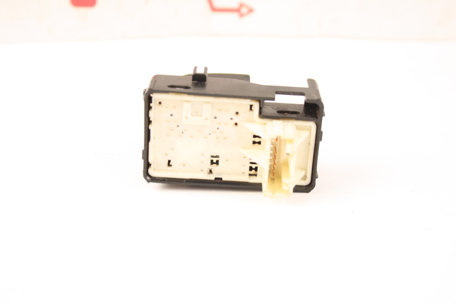 848100E040 TOYOTA Кнопочный блок управления стеклоподъемником задний купить в Каменское