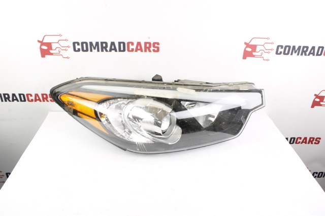 Правая блок фара 92102A7200 HYUNDAI