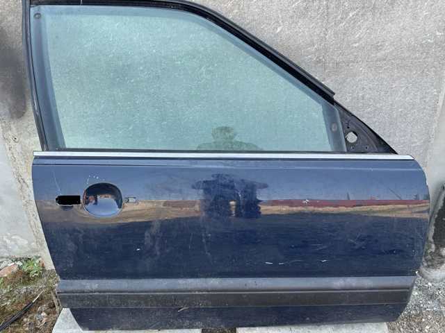 Пассажирская передняя дверь 443831052 VAG