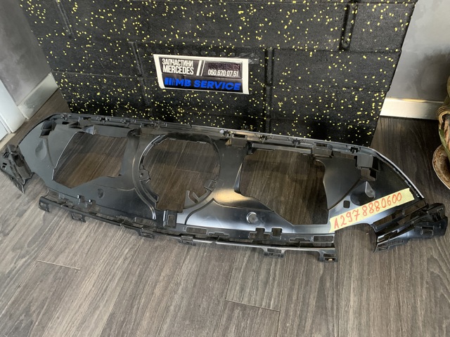 MERCEDES A2978880600 Кронштейн решетки радиатора в наличии Житомир