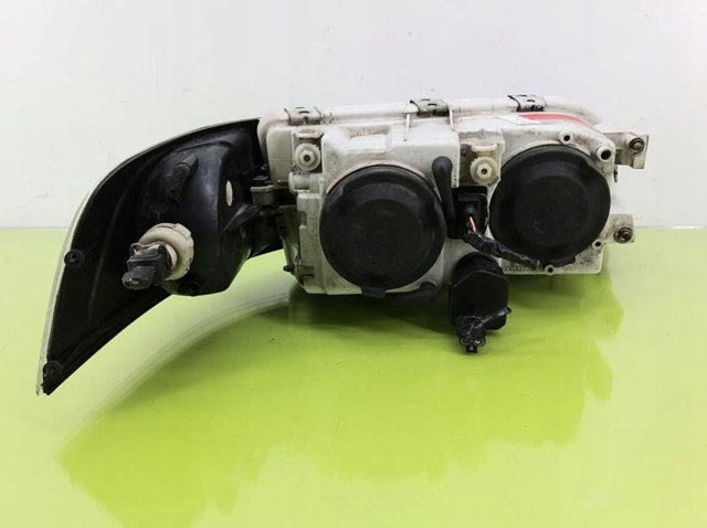30899878 VOLVO Правая фара купить в Павлоград