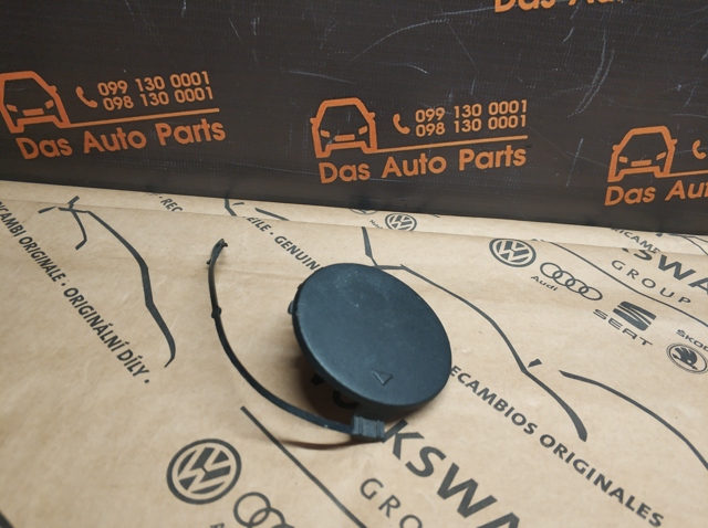 Заглушка бампера буксировочного крюка, передняя правая 51117159590 BMW