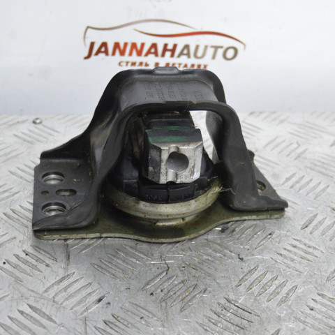 Подушка (опора) двигателя, правая передняя 11210BV000 NISSAN