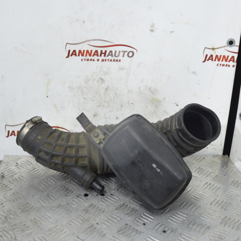 Патрубок воздушный, выход воздушного фильтра 16576EB300 NISSAN