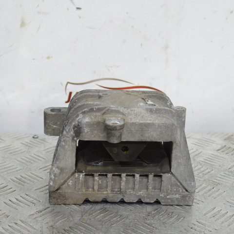 Подушка мотора правая Шкода Суперб 2