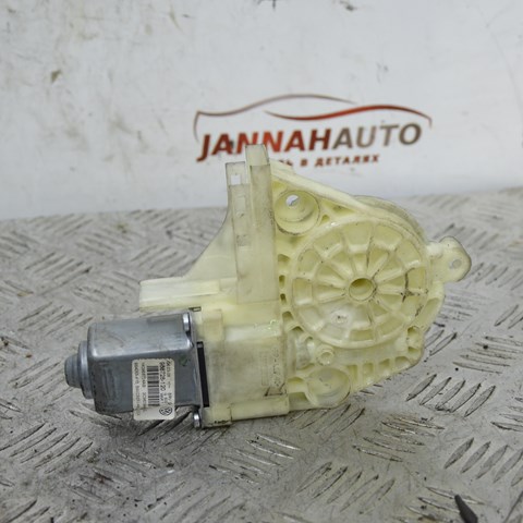 Мотор стеклоподъемника двери передней, правой 1K0959704AB VAG