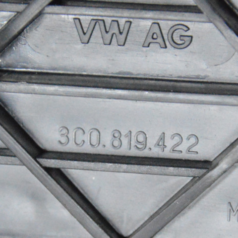 VAG 3C0819422 Крышка фильтра салона в наличии Хмельницкий
