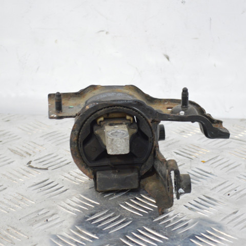 Левая опора двигателя 6RF199555D VAG