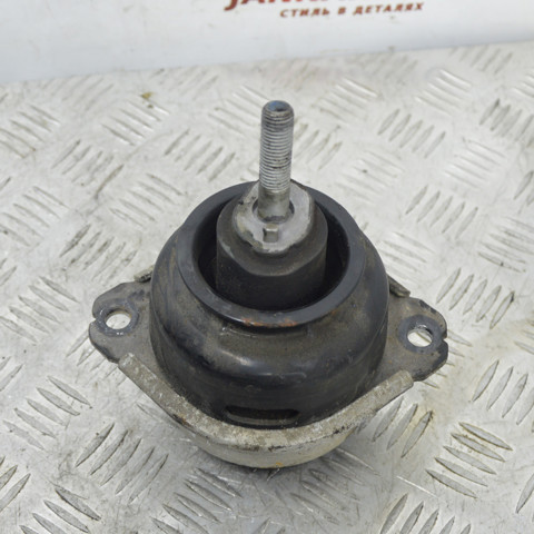 Подушка (опора) двигателя, левая/правая 7L8199131A VAG