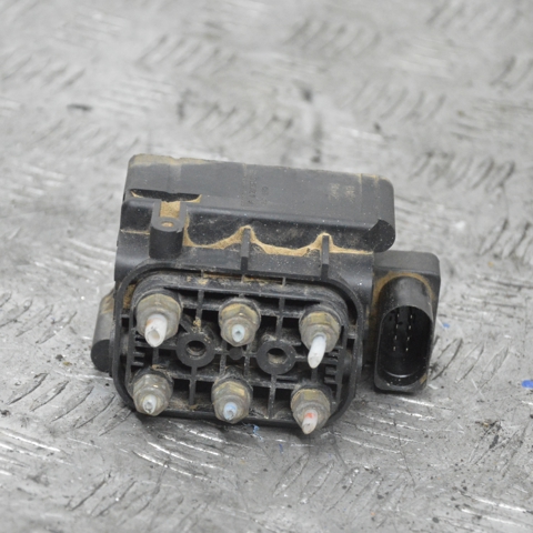 Блок клапанов регулируемой подвески A2513200058 MERCEDES