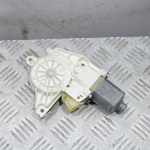 Моторчик стеклоподъемника двери задней, правой A2518200208 MERCEDES