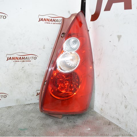 Задний правый стоп C23551150 MAZDA