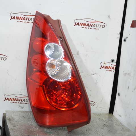 Задний левый стоп C23551160 MAZDA