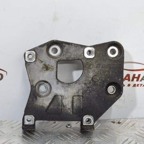 Кронштейн компрессора кондиционера RF7L15810 MAZDA