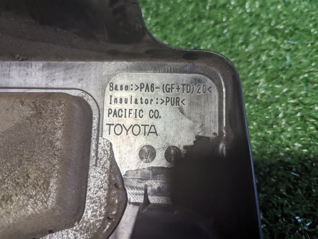 TOYOTA 1120931390 Крышка мотора декоративная в наличии Ровно