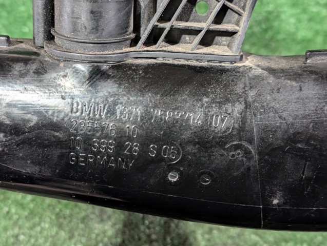 BMW 13717583714 Патрубок воздушный, выход воздушного фильтра в наличии Ирпень