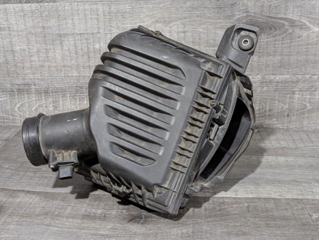 13718513916 BMW Корпус воздушного фильтра купить в Киев