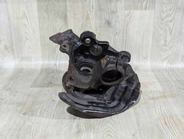 Кулак поворотный передний правый 31216855954 BMW