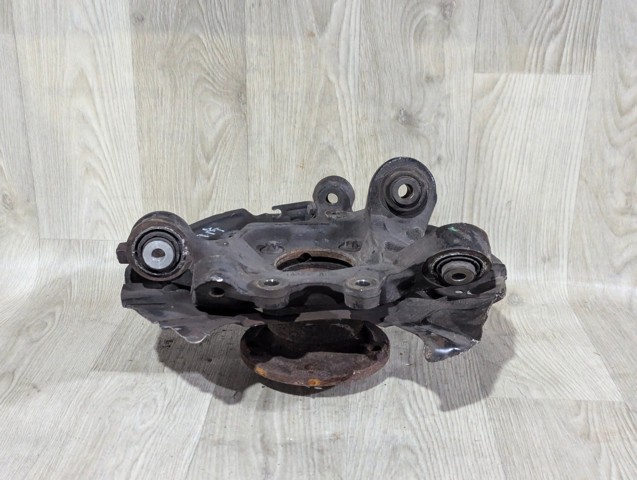 Цапфа поворотная правая 33406797570 BMW