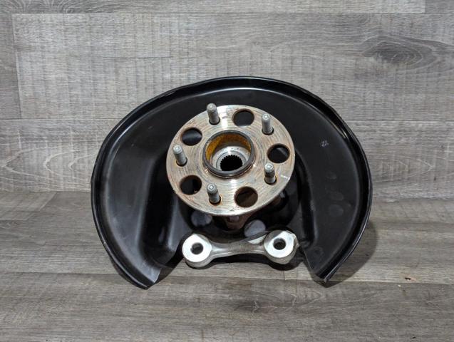 TOYOTA 42304F6020 Цапфа (поворотный кулак) задний правый в наличии Ирпень
