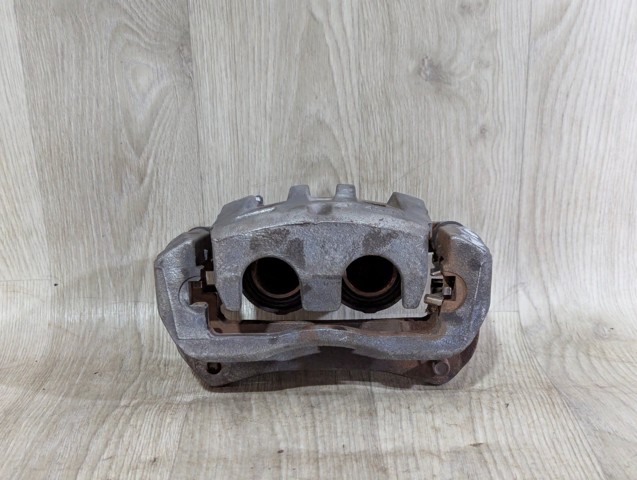 Суппорт тормозной, передний, правый 4773048150 TOYOTA