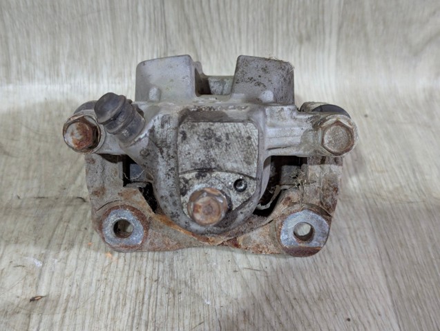 Суппорт тормозной задний правый 4783042080 TOYOTA