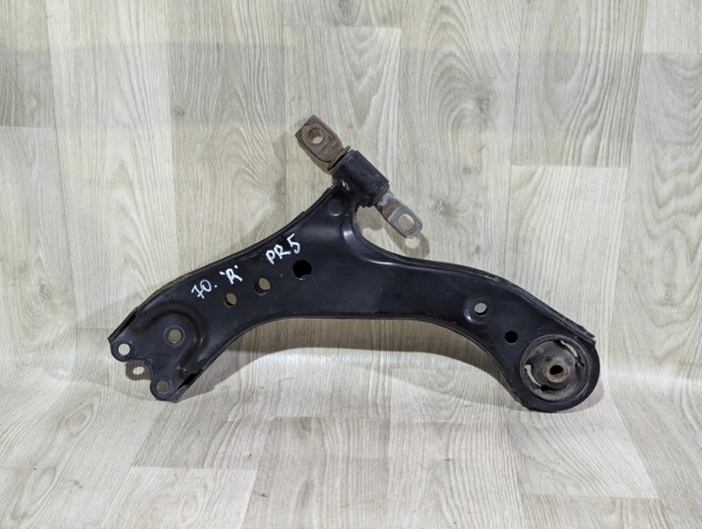 Передний нижний рычаг 4806806200 TOYOTA
