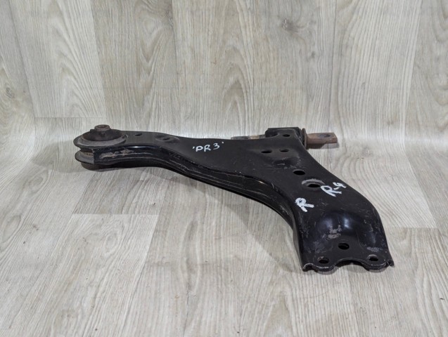 TOYOTA 4806842070 Рычаг передней подвески нижний правый в наличии Киев