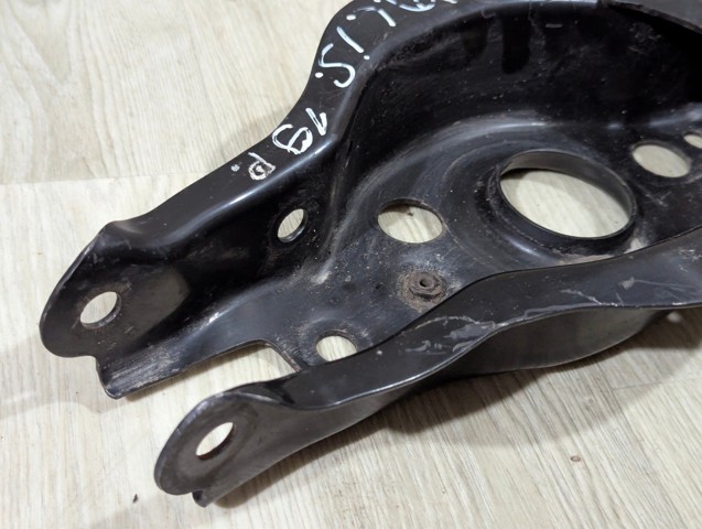 Рычаг задней подвески нижний, левый 4874030140 TOYOTA