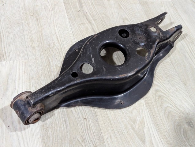 4874030140 TOYOTA Рычаг задней подвески нижний левый купить в Ирпень