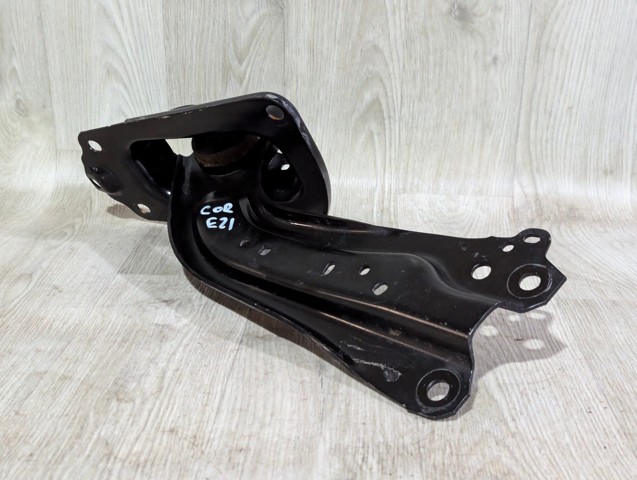 Рычаг/тяга задней подвески продольный нижний, правый 48760F4010 TOYOTA