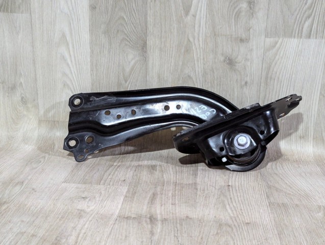 48760F4010 TOYOTA Рычаг (тяга) задней подвески продольный нижний правый купить в Ирпень