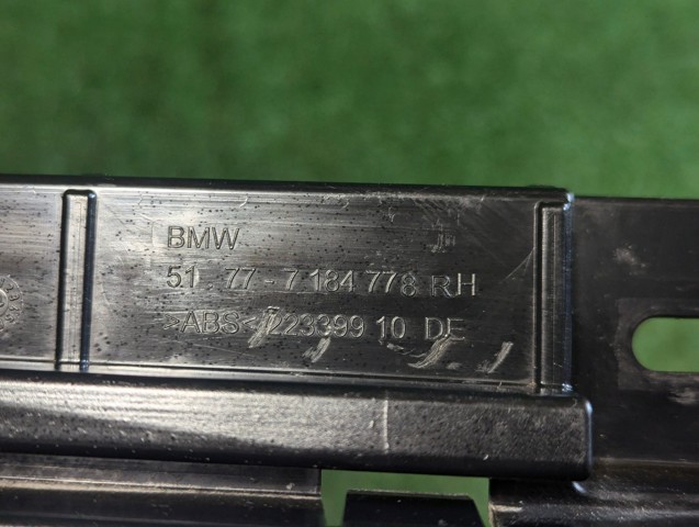51777184778 Кронштейн наружной накладки порога правой купить Кривой Рог