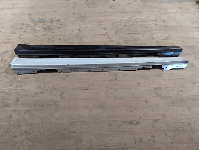 Накладка (молдинг) порога наружная правая 51777256912 BMW