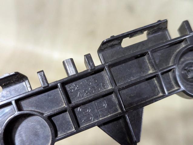 Крепление бамера правое 5215542050 TOYOTA