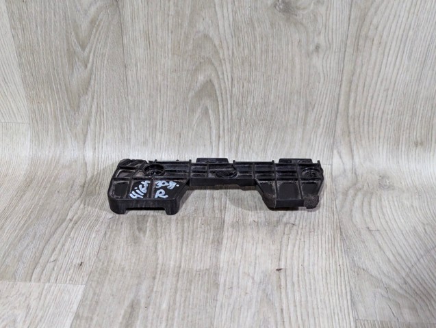 Кронштейн бампера заднего, правый 5215748010 TOYOTA