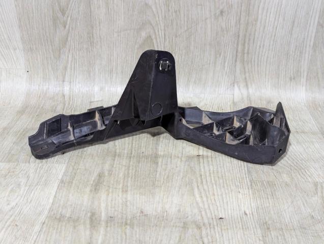 Правый кронштейн заднего бампера 5259178030 TOYOTA