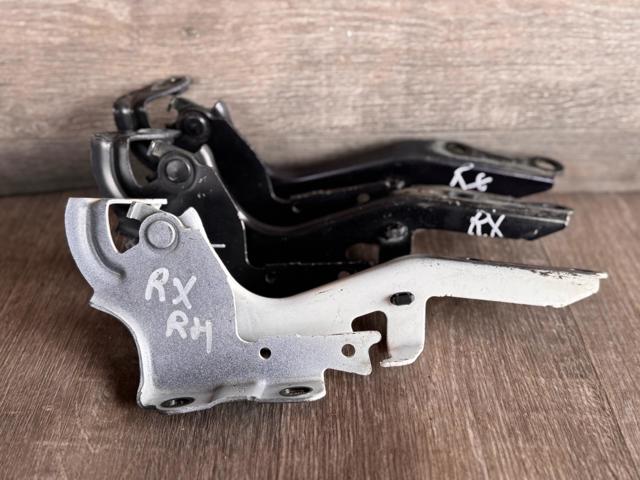 Петля капота, правая 5341048150 TOYOTA