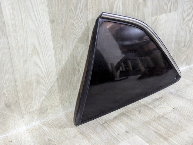Стекло багажного отсека, правое 6271042310 TOYOTA