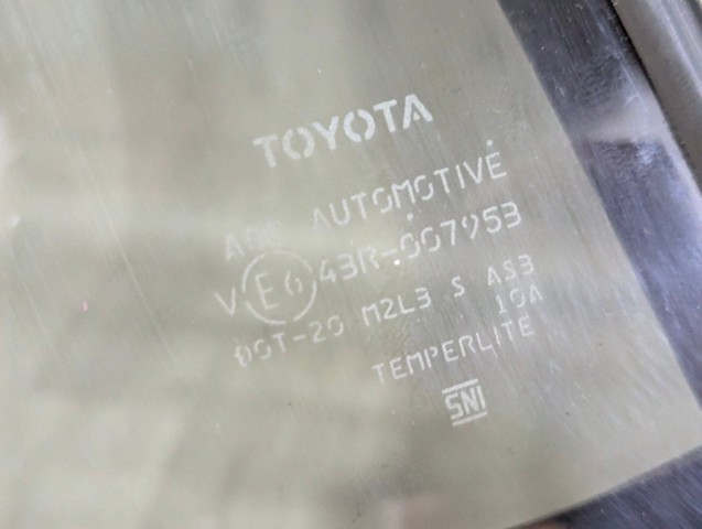 6812442200 TOYOTA Стекло-форточка двери задней левой купить в Тернополь