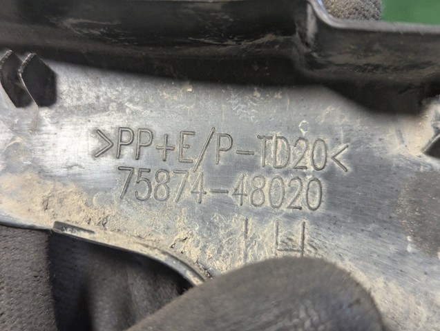 Молдинг арки колеса заднего, левый 7587448020 TOYOTA