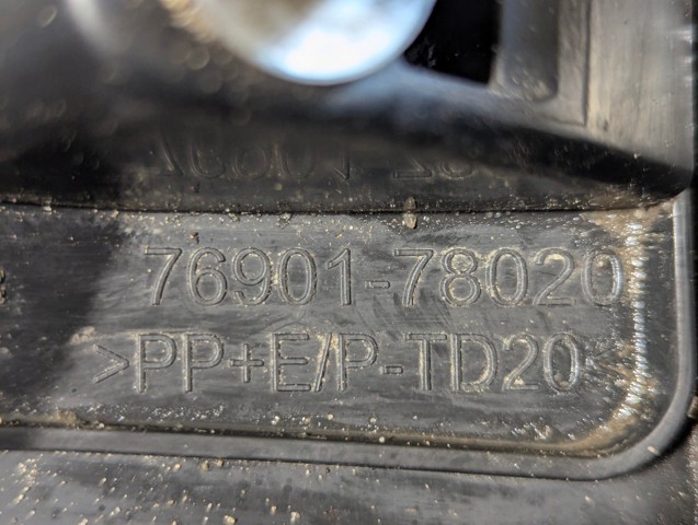 TOYOTA 7690178020 Молдинг крыла переднего правого в наличии Запорожье