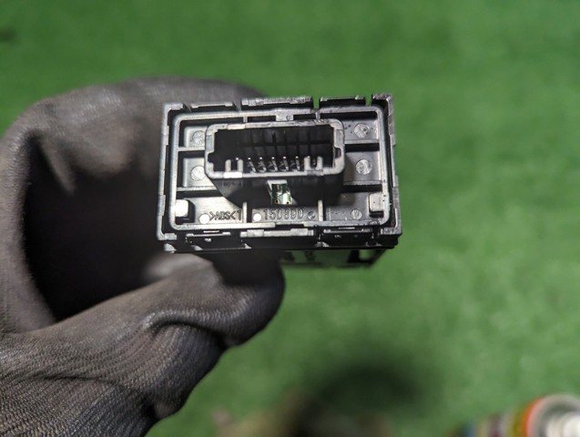 Кнопка аварийного сигнала 8433276040 TOYOTA
